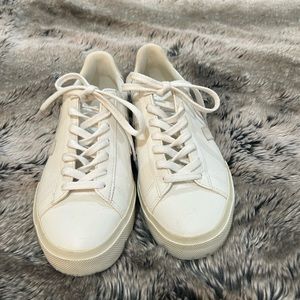 Veja white sneakers, suede accent